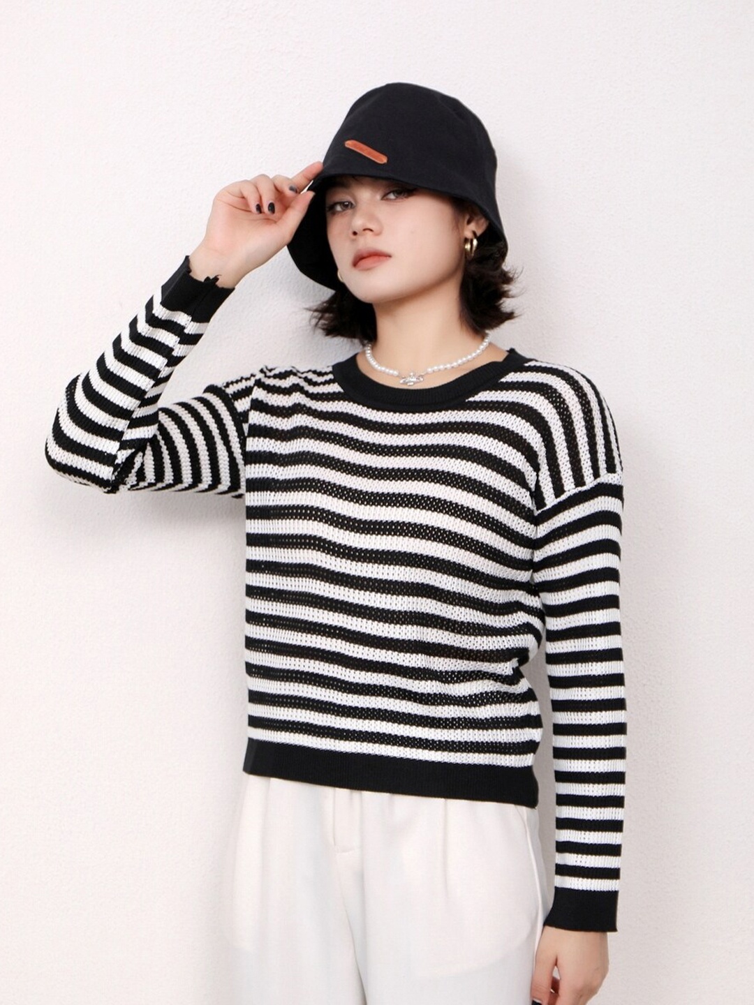 

StyleCast Black Horizontal Striped Round Neck Top