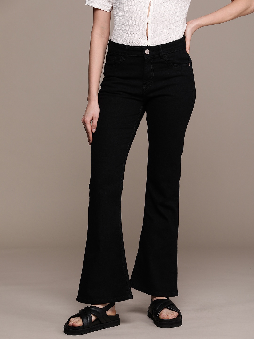 

The Roadster Life Co. Women Skinny Flared Fit Stretchable Mid-Rise Jeans, Black
