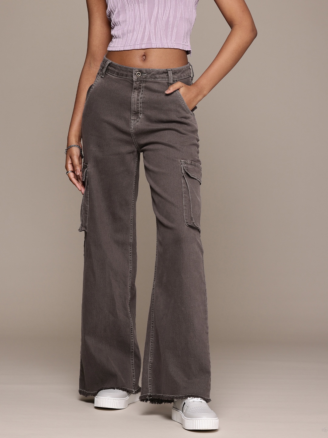 

The Roadster Life Co. Women Wide Leg Light Fade Stretchable Cargo Jeans, Grey