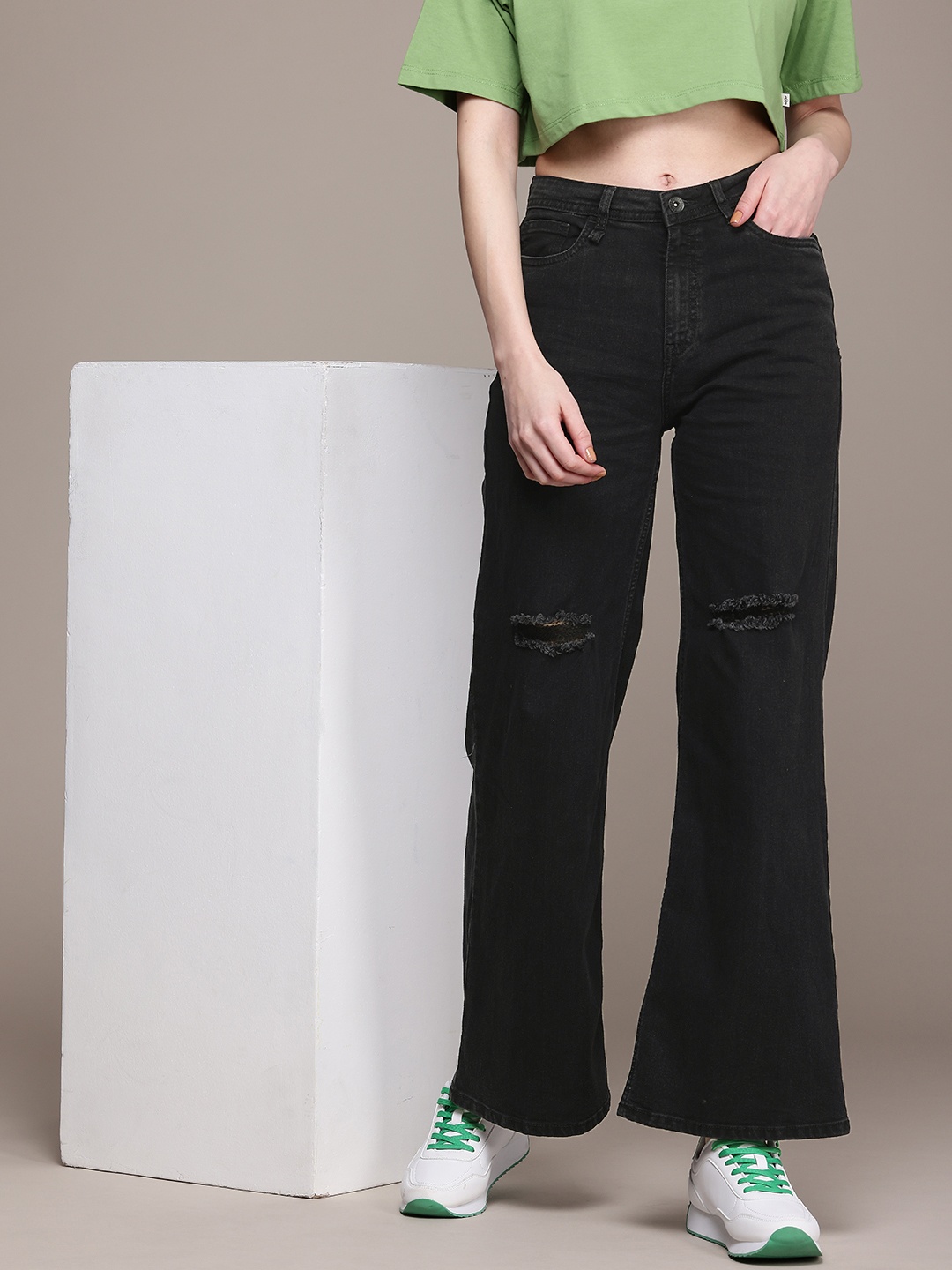 

The Roadster Life Co. Women Wide Leg Mildly Distressed Light Fade Stretchable Jeans, Black