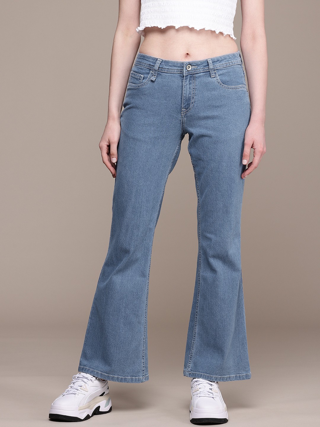 

The Roadster Life Co. Women Slim Fit Light Fade Stretchable Jeans, Blue
