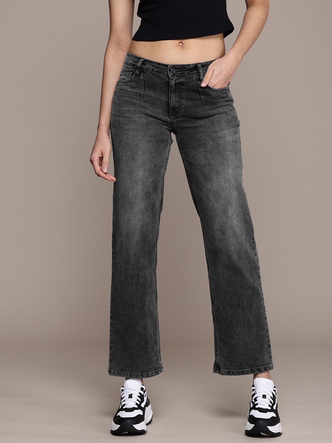 

The Roadster Life Co. Women Straight Fit Heavy Fade Stretchable Jeans, Grey