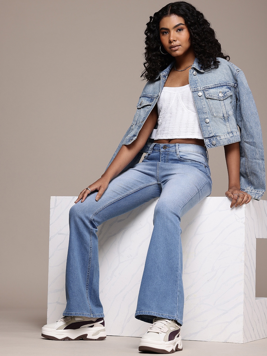 

The Roadster Life Co. Women Bootcut Light Fade Stretchable Jeans, Blue