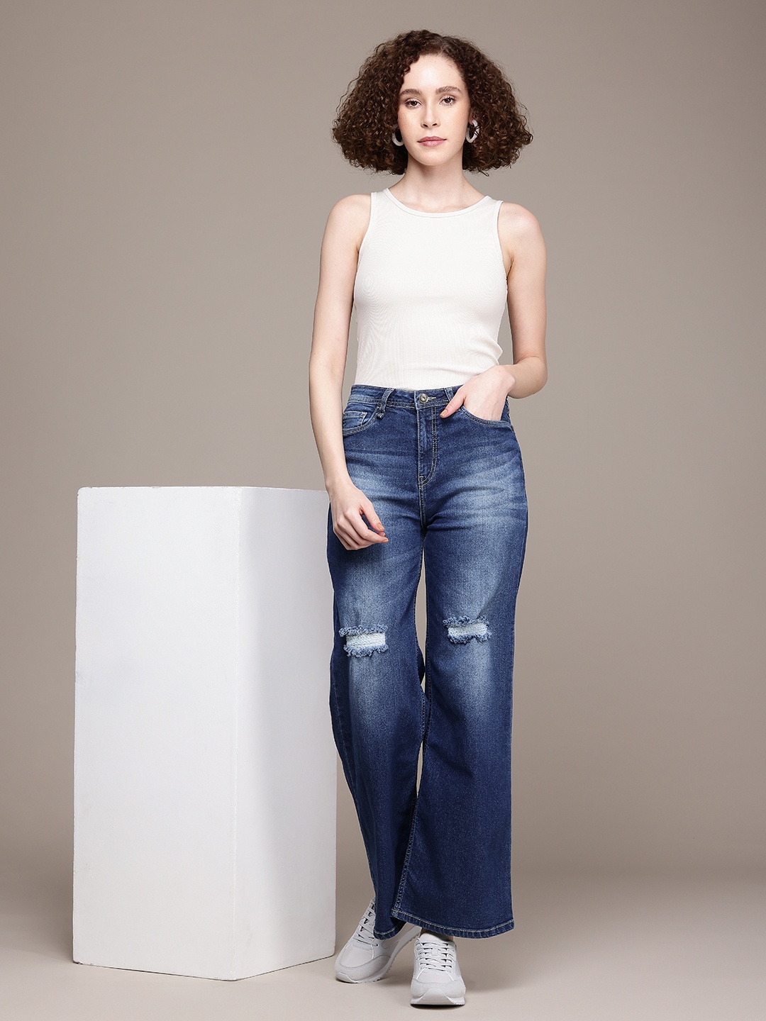 

The Roadster Life Co. Wide Leg High-Rise Mildly Distressed Light Fade Stretchable Jeans, Navy blue