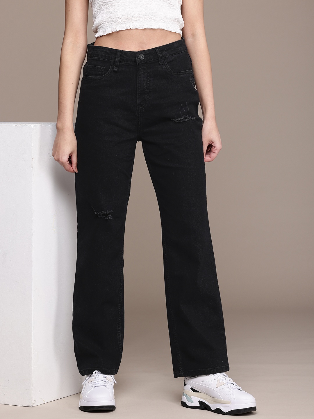 

The Roadster Life Co. Women Straight Fit Mildly Distressed Stretchable Jeans, Black
