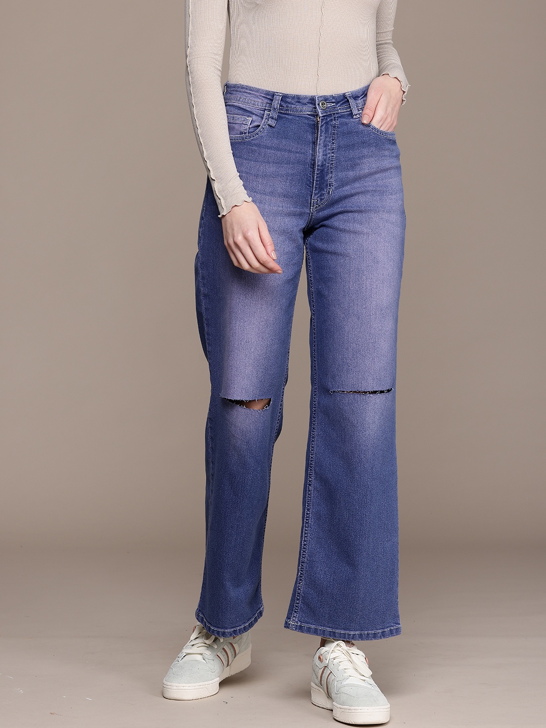

The Roadster Life Co. Women Wide Leg Slash Knee Light Fade Stretchable Jeans, Blue