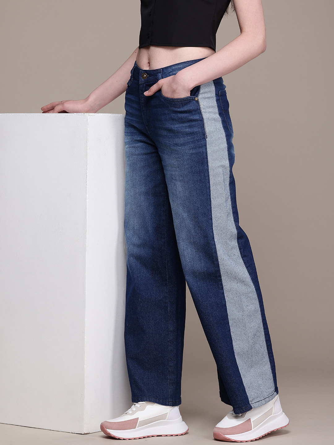

The Roadster Life Co. Women Wide Leg Heavy Fade Stretchable Jeans, Blue