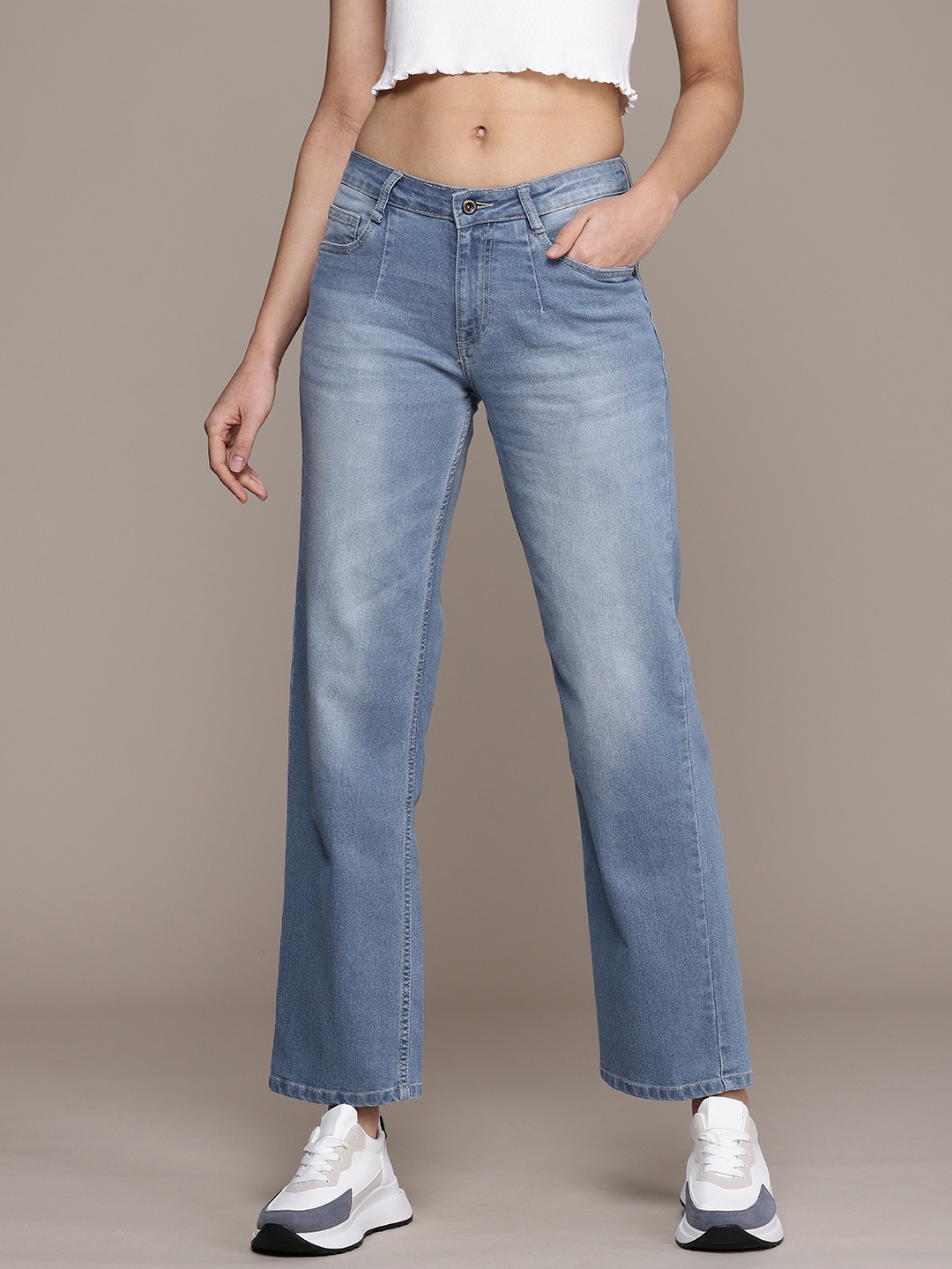 

The Roadster Life Co. Women Straight Fit Heavy Fade Stretchable Jeans, Blue