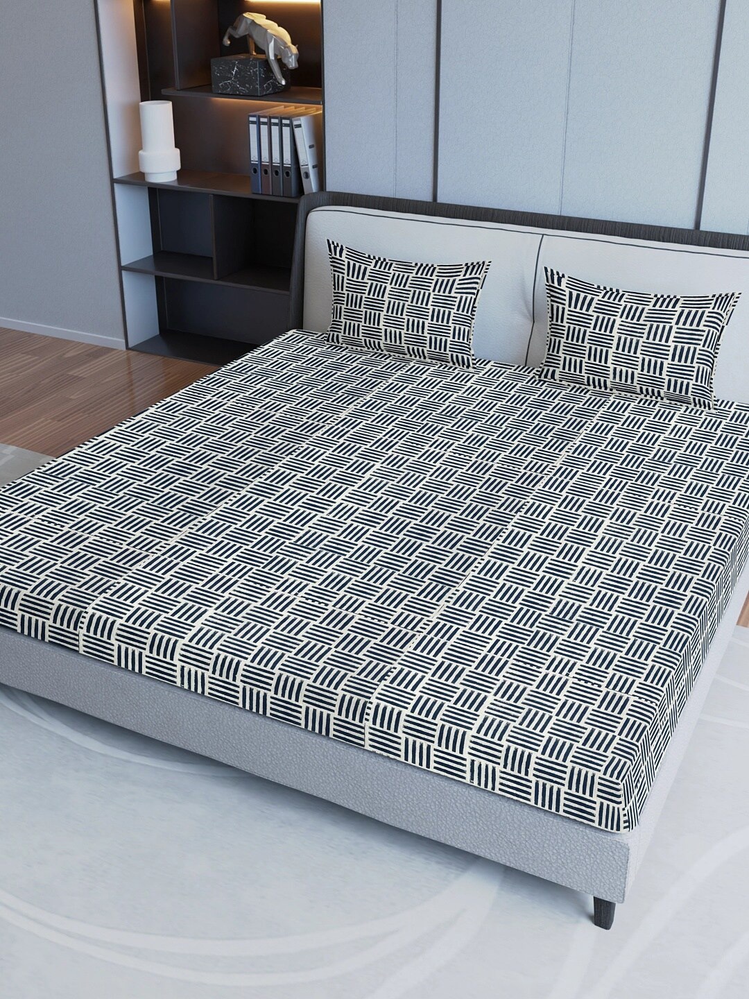 

Aura Black & White Printed Pure Cotton 200 TC King Bedsheet with 2 Pillow Covers