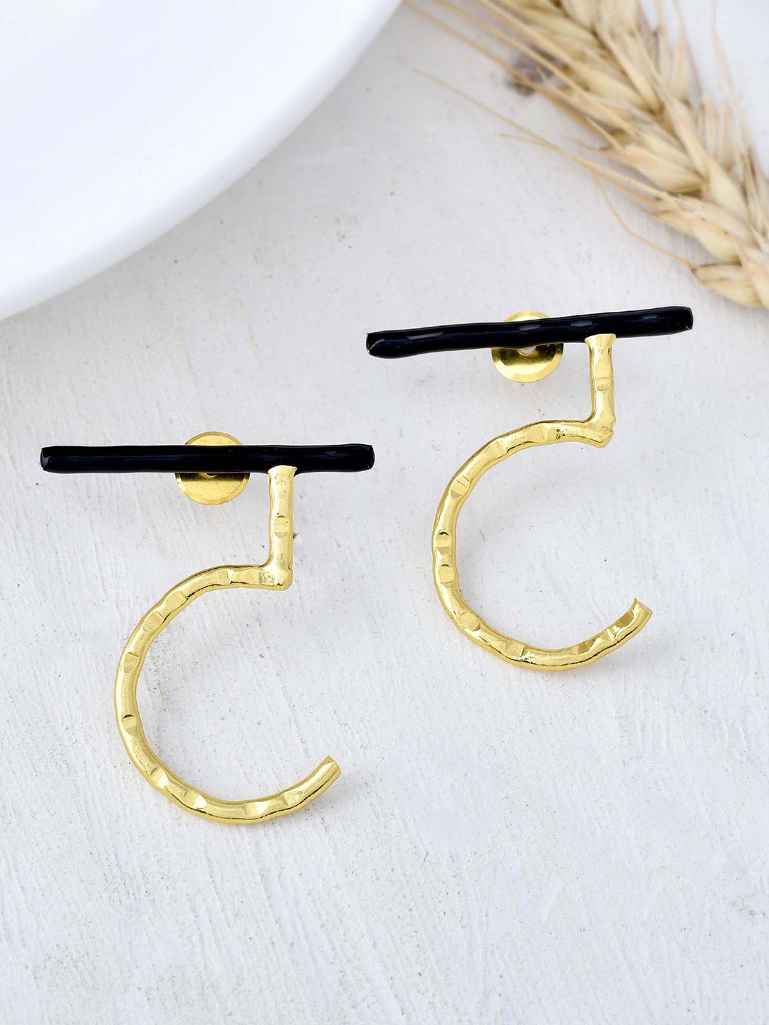 

ZURII Brass-Plated Studs Earrings, Gold