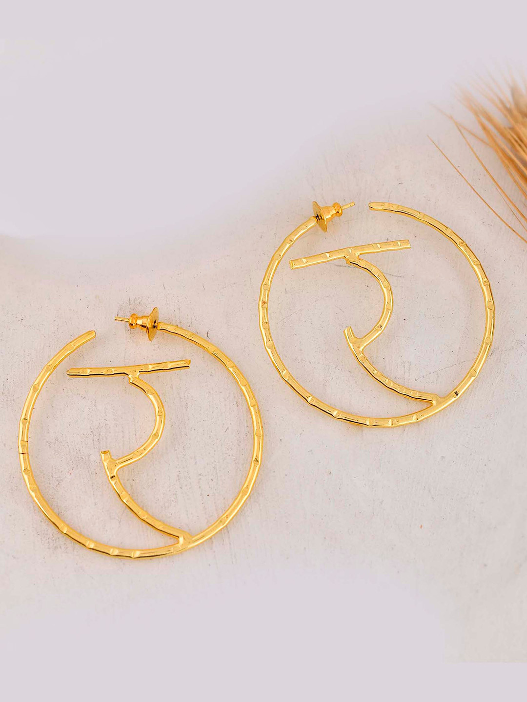 

ZURII Brass-Plated Hoop Earrings, Gold