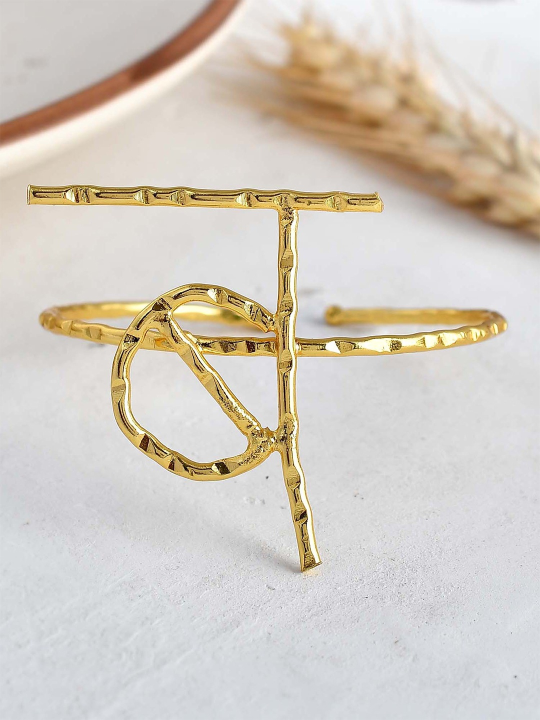 

ZURII Brass-Plated Kada Bracelet, Gold