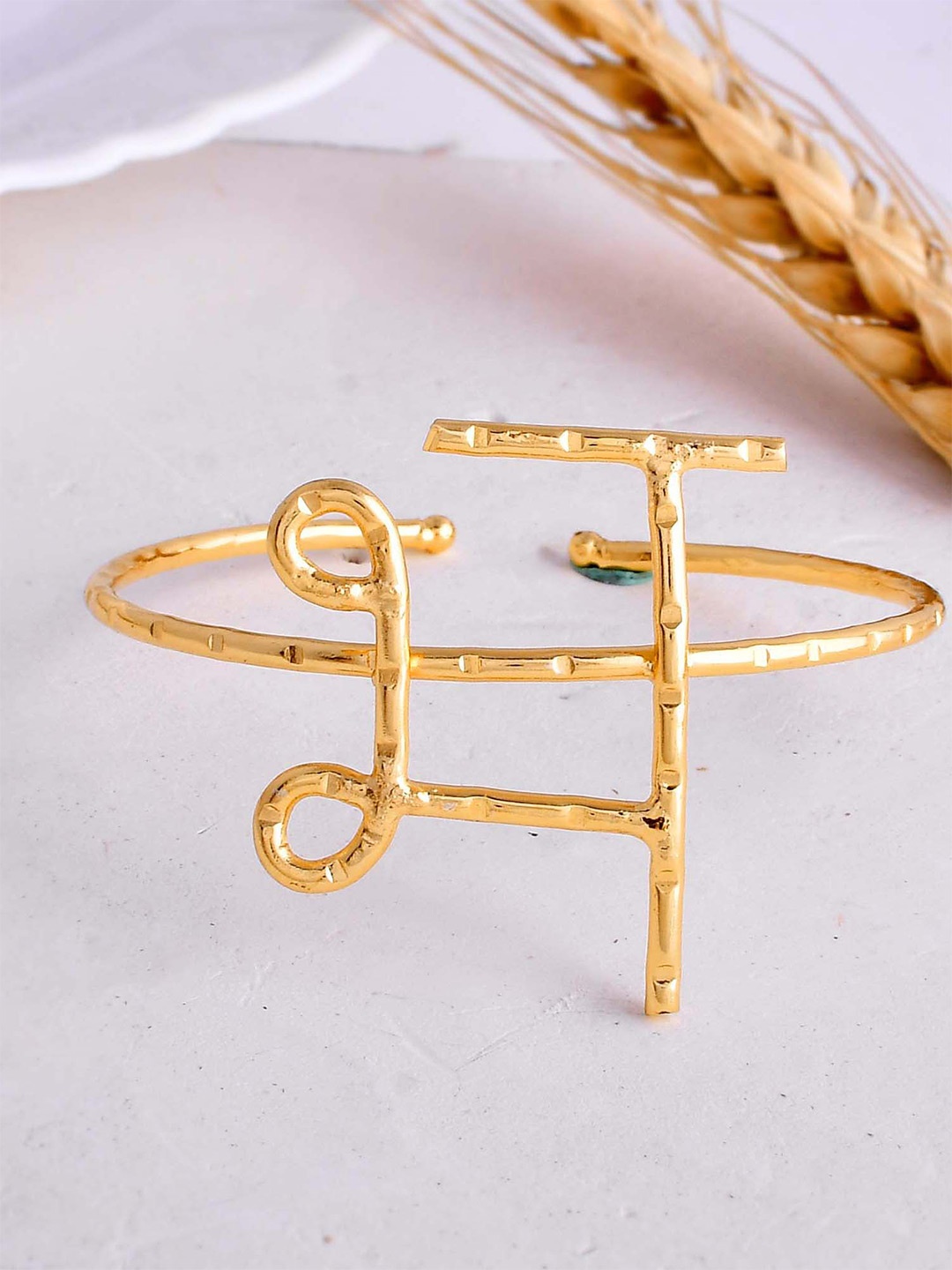 

ZURII Brass-Plated Kada Bracelet, Gold
