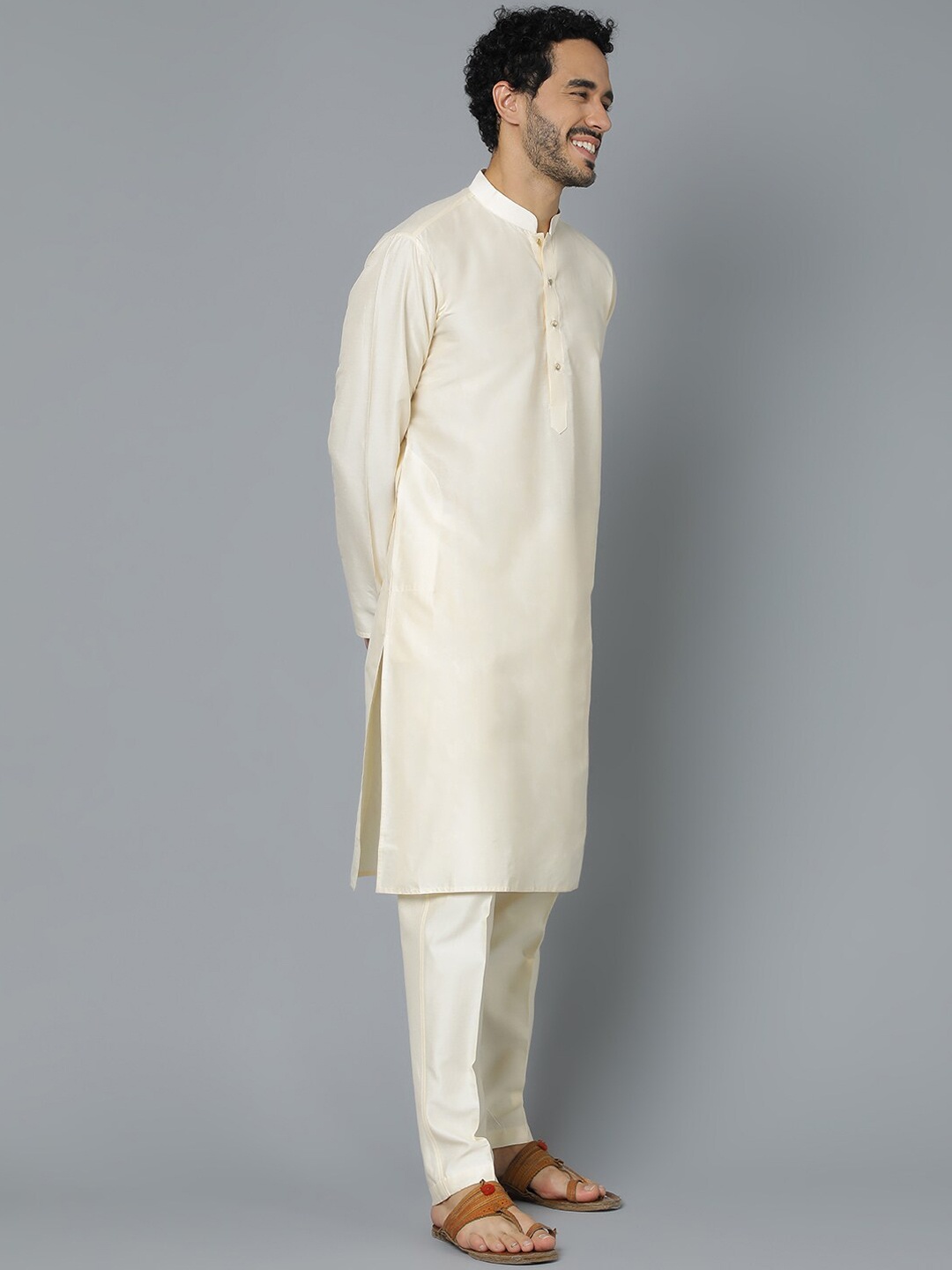 

VASTRAMAY Mandarin Collar Long Sleeves Regular Kurta With Pyjamas, Cream