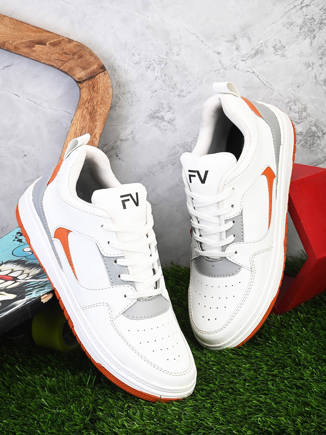 

Fashion Victim Men Colourblocked Lightweight Memory Foam Insole Sneakers, White