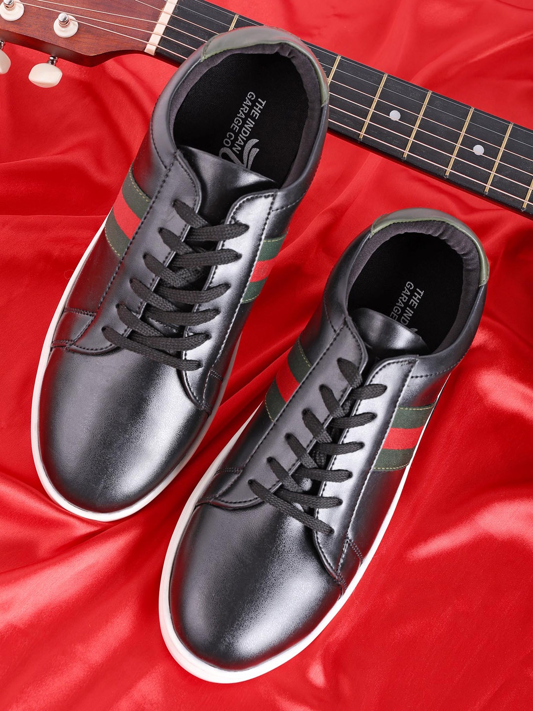

The Indian Garage Co Men Black Round Toe Lace-Up Sneakers