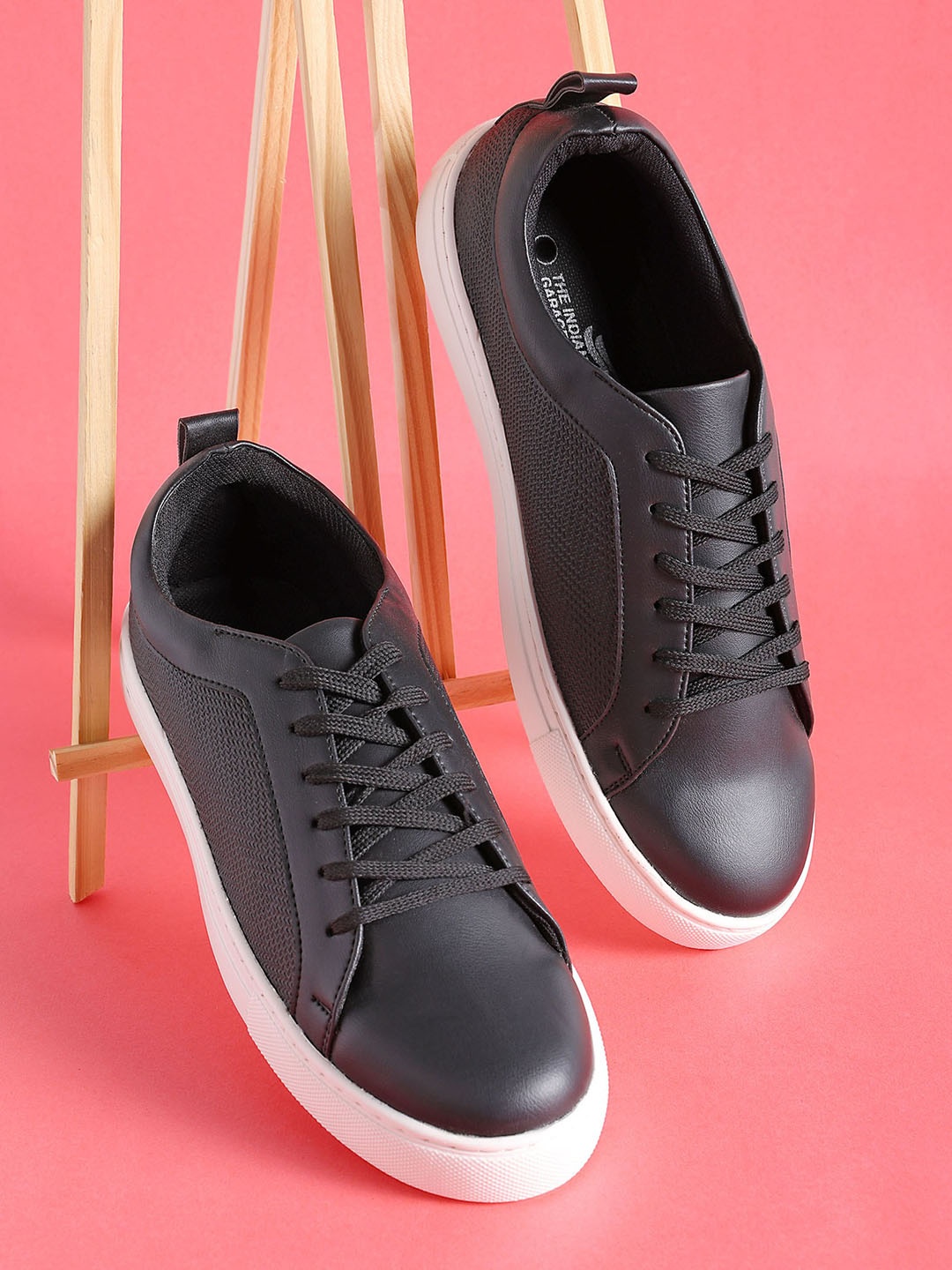 

The Indian Garage Co Men Black Round Toe Lace-Up Sneakers