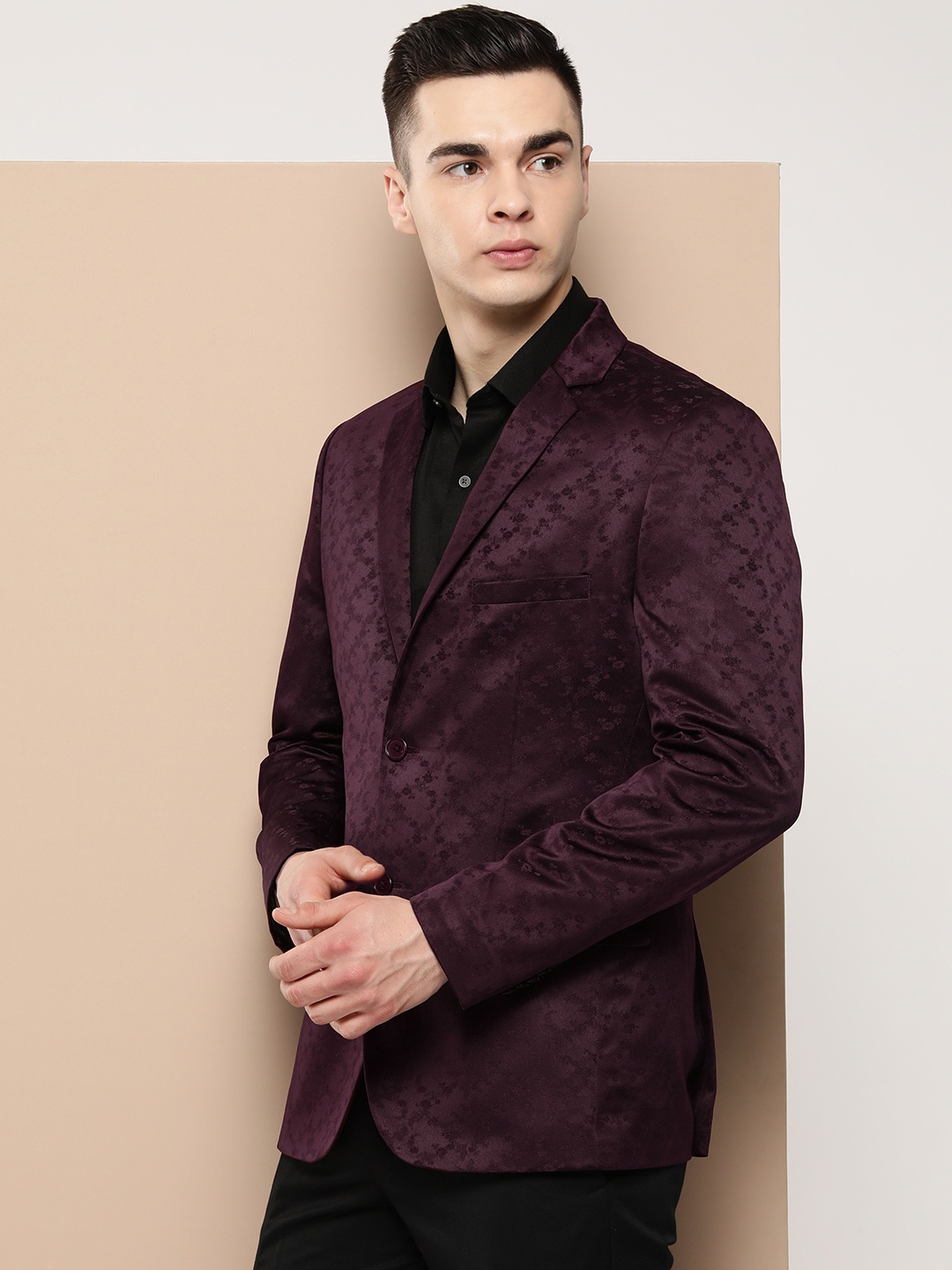 

INVICTUS Self Design Slim Fit Party Blazer, Burgundy