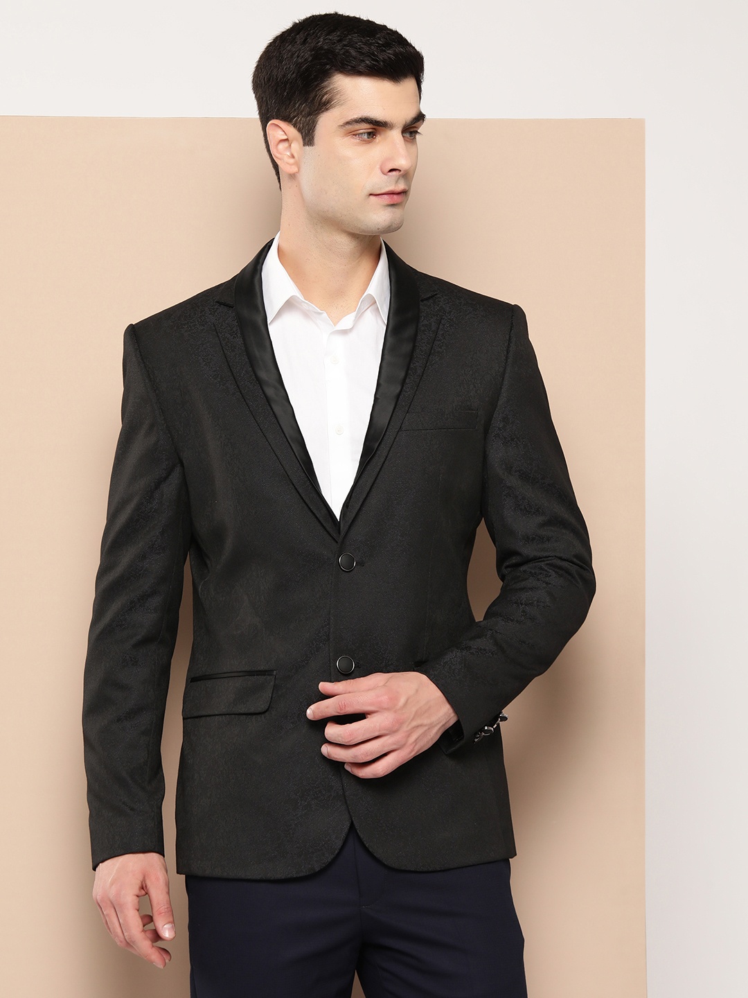 

INVICTUS Ethnic Self Design Slim Fit Smart Casual Blazer, Black
