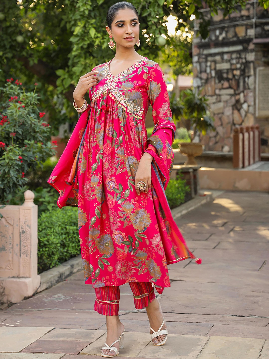 

SCAKHI Floral Printed Empire Kurta With Trousers & Dupatta, Pink