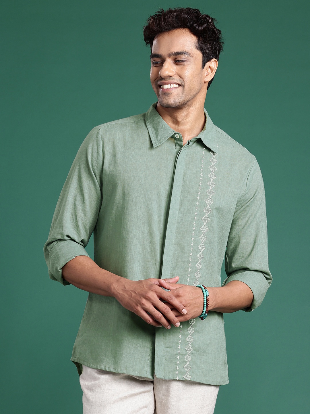 

Sangria Pure Cotton Ethnic Motifs Embroidered Casual Shirt, Green