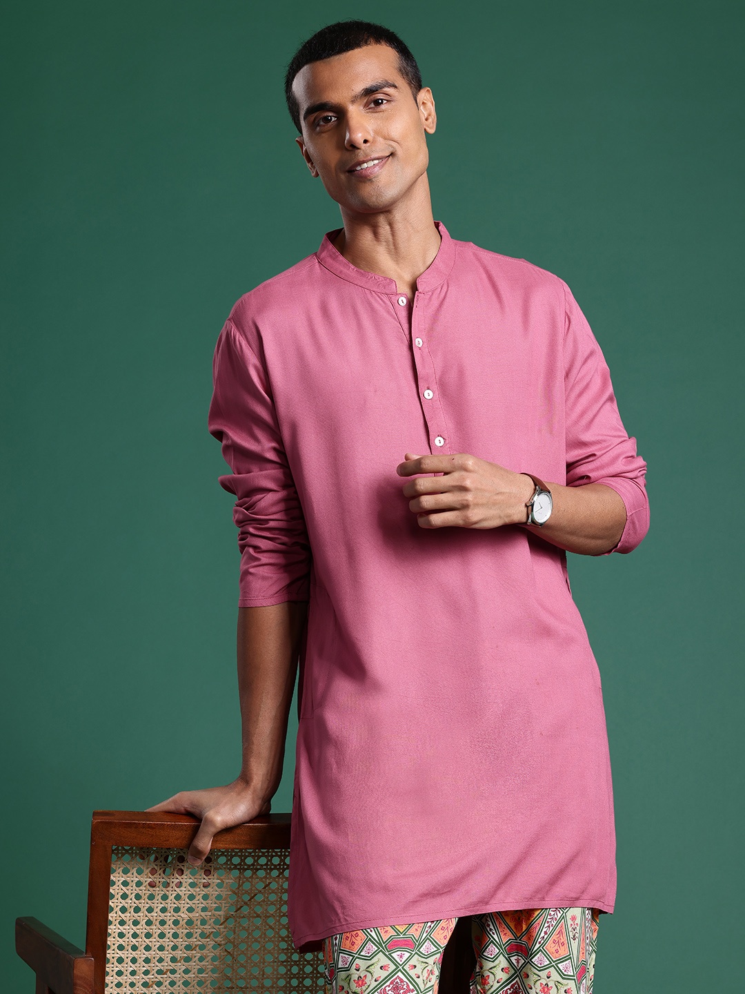 

Sangria Straight Kurta with Printed Pyjamas, Pink