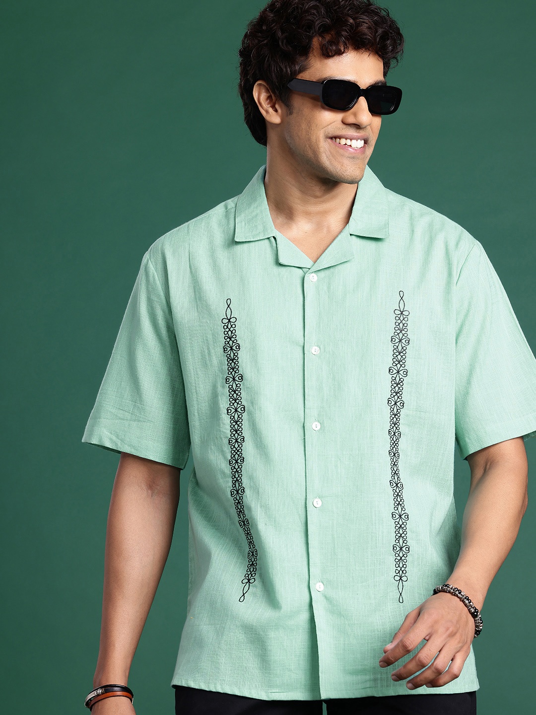 

Sangria Embroidered Opaque Pure Cotton Casual Shirt, Green