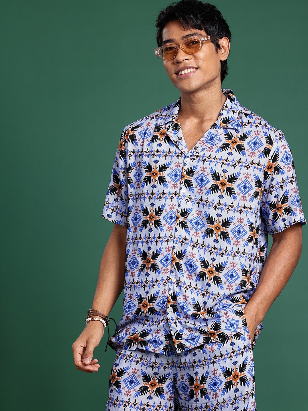 

Sangria Men Ethnic Motifs Printed Shirt With Shorts Co-Ords Set, Blue