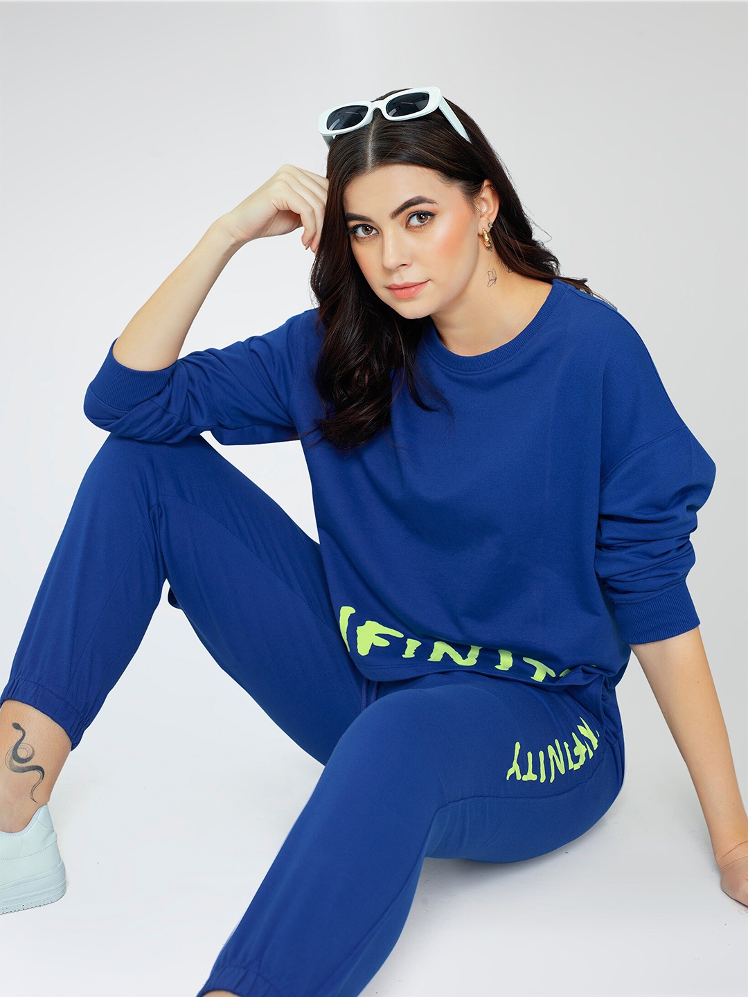 

Zeyo Typography Printed Round Neck Sweatshirt with Trousers, Blue