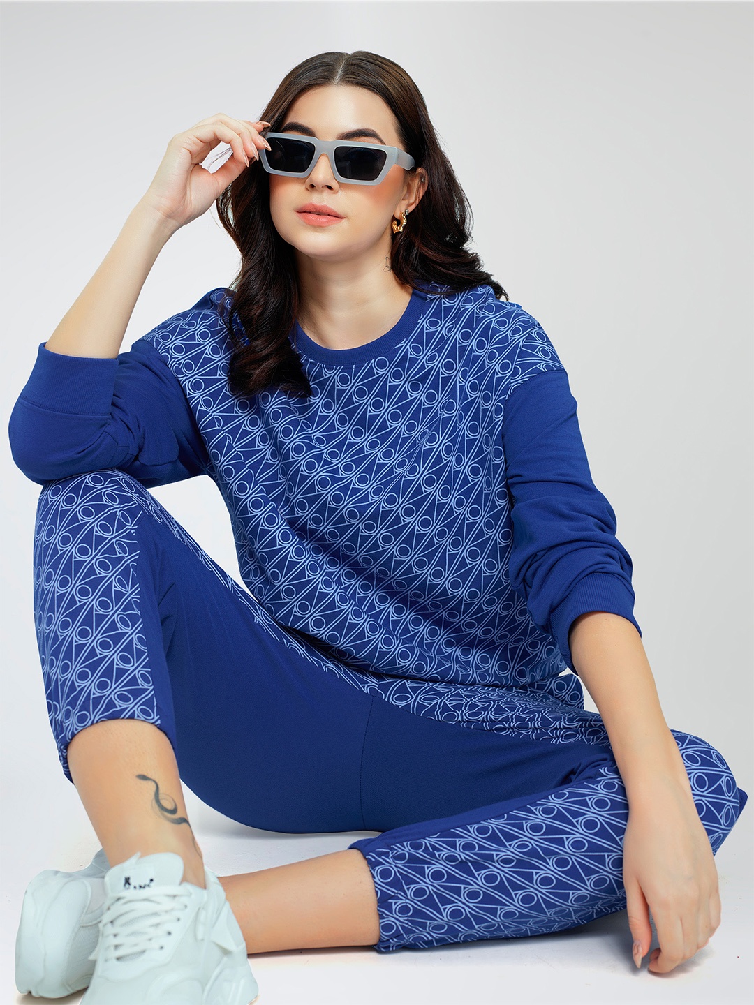 

Zeyo Geometric Printed Round Neck Sweatshirt with Trousers, Blue