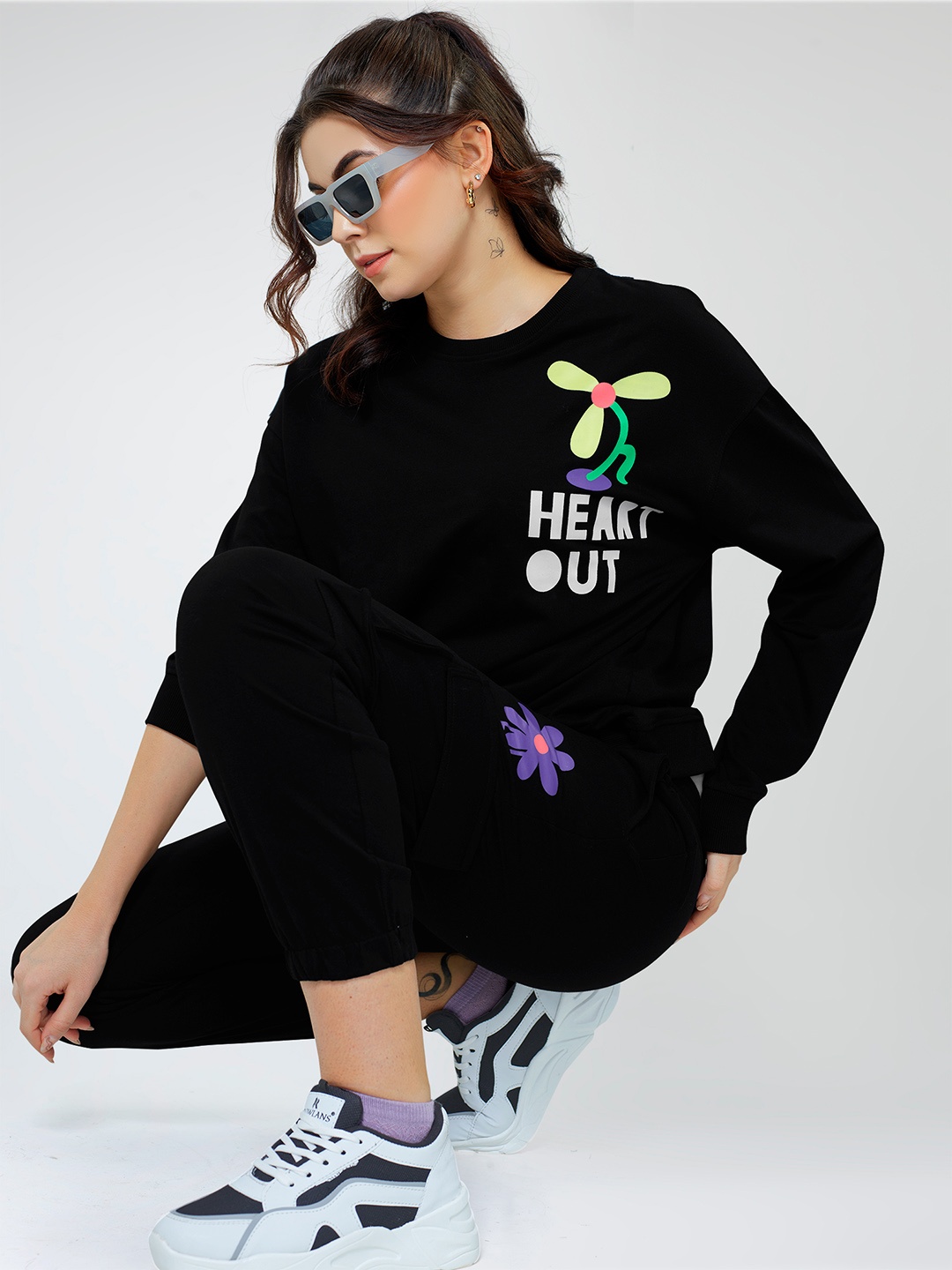 

Zeyo Floral Printed Round Neck Long Sleeves Sweatshirt With Joggers, Black