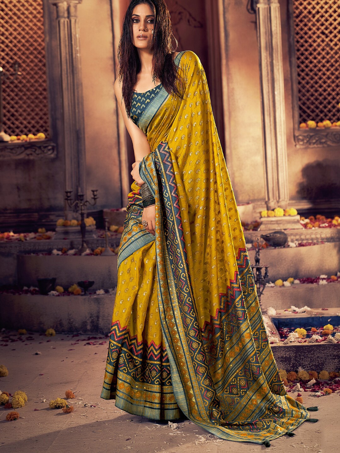 

SANSKAR Paisley Printed Saree, Yellow