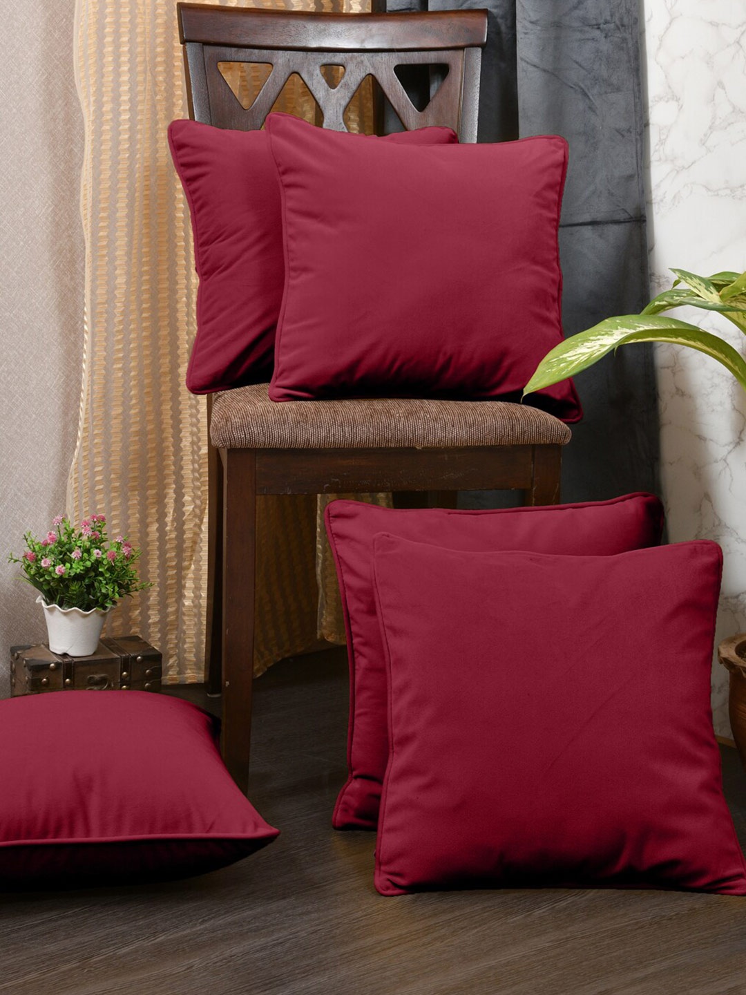 

Clasiko Burgundy Maroon 5 Pieces Velvet Square Cushion Cover
