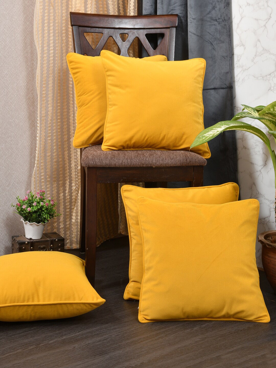 

Clasiko Yellow 5 Pieces Velvet Square Cushion Covers