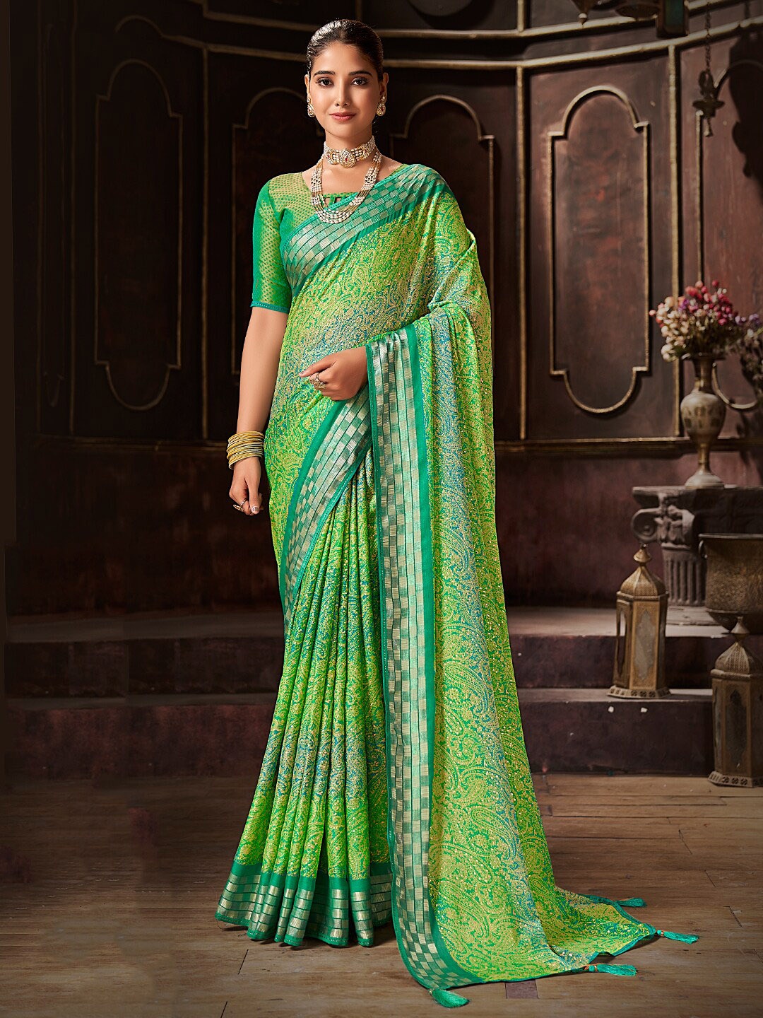 

SANSKAR Paisley Printed Embellished Foil Print Saree, Green