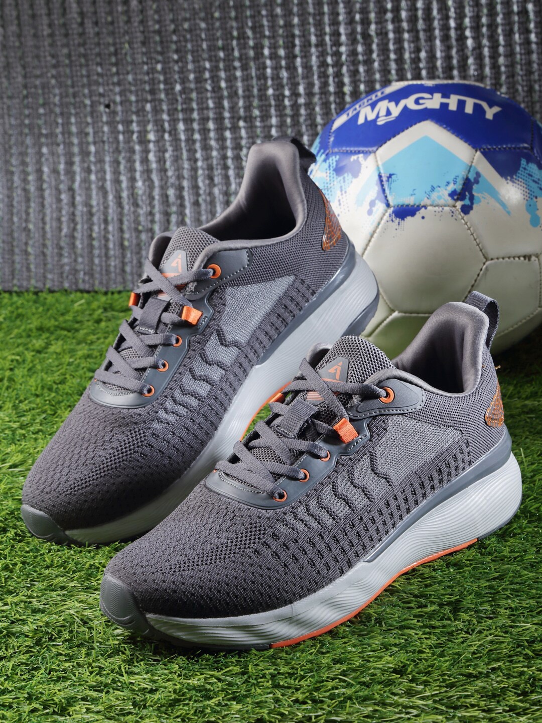 Action Men Lightweight Lace-Up Running Shoes, Grey