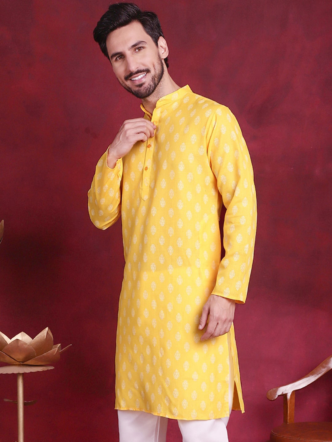 

Jompers Men Yellow Floral Printed Kurta