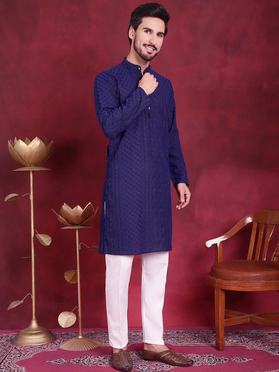 

Jompers Men Navy Blue & White Paisley Embroidered Sequinned Georgette Kurta