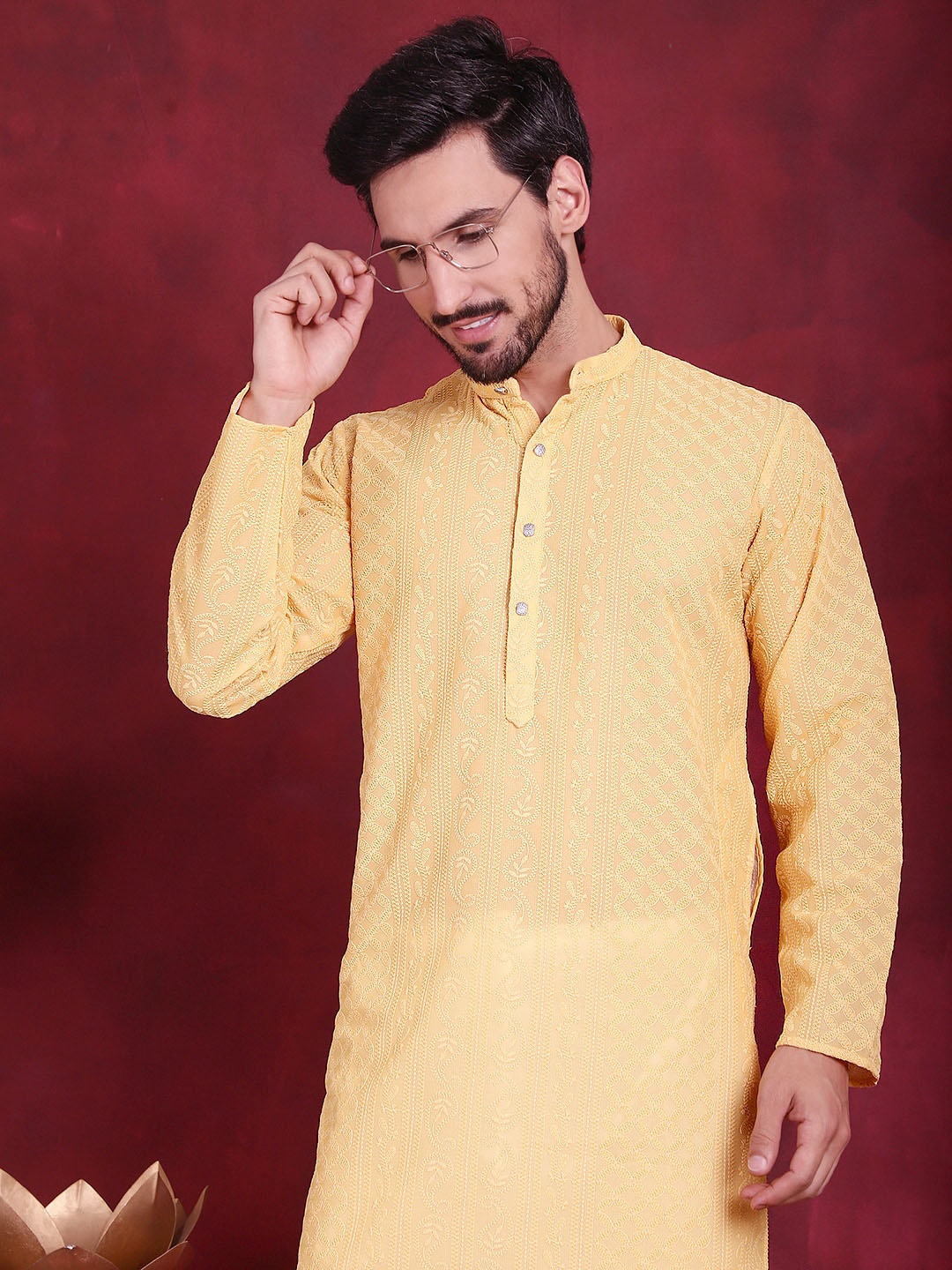 

Jompers Men Beige & White Paisley Embroidered Sequinned Georgette Kurta