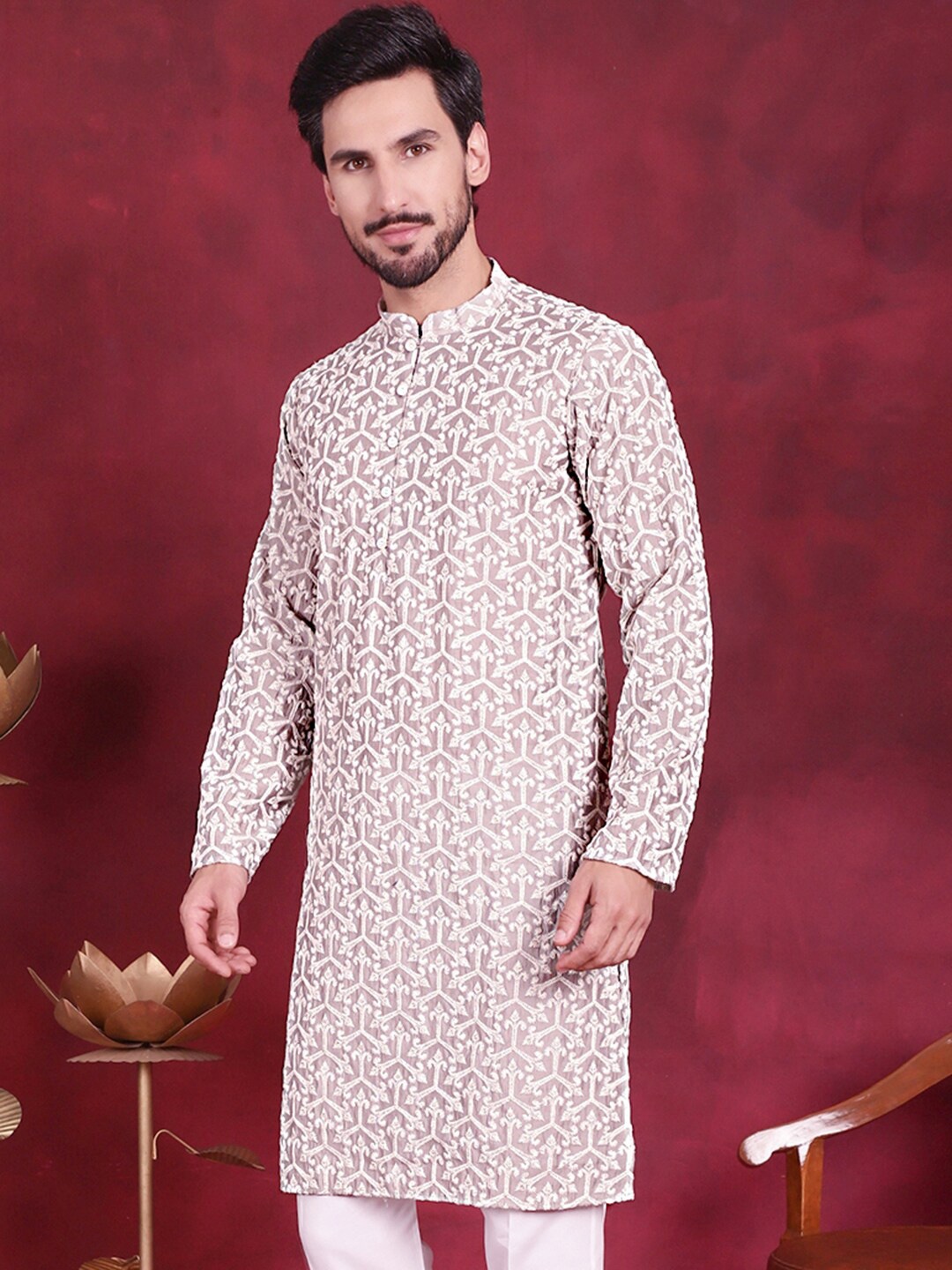 

Jompers Men Grey & White Geometric Embroidered Sequinned Kurta