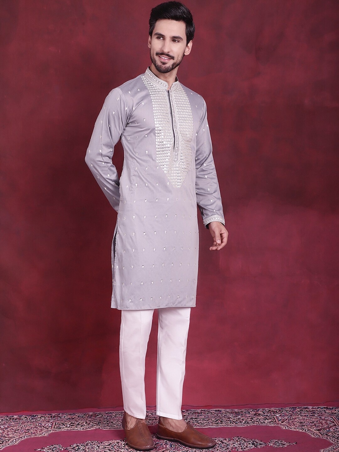 

Jompers Men Grey & Off White Embroidered Sequinned Kurta