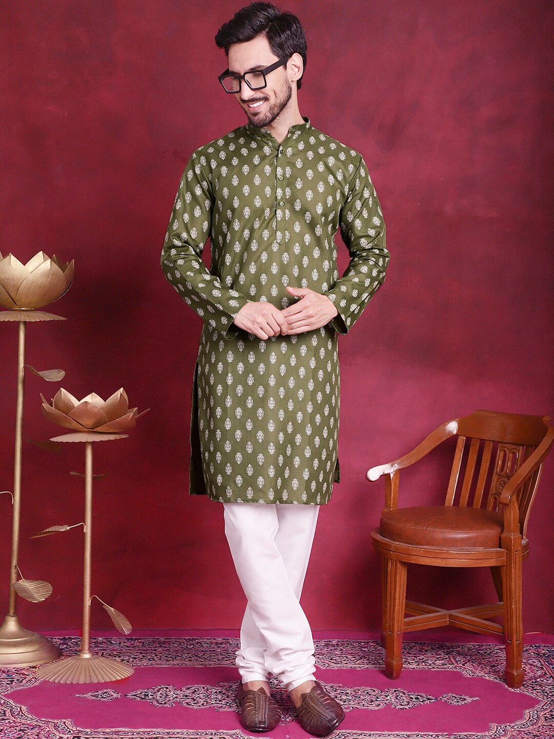 

Jompers Men Olive Green & White Floral Printed Kurta