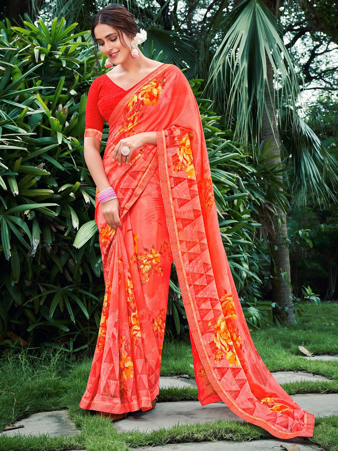 

SANSKAR Floral Printed Saree, Peach