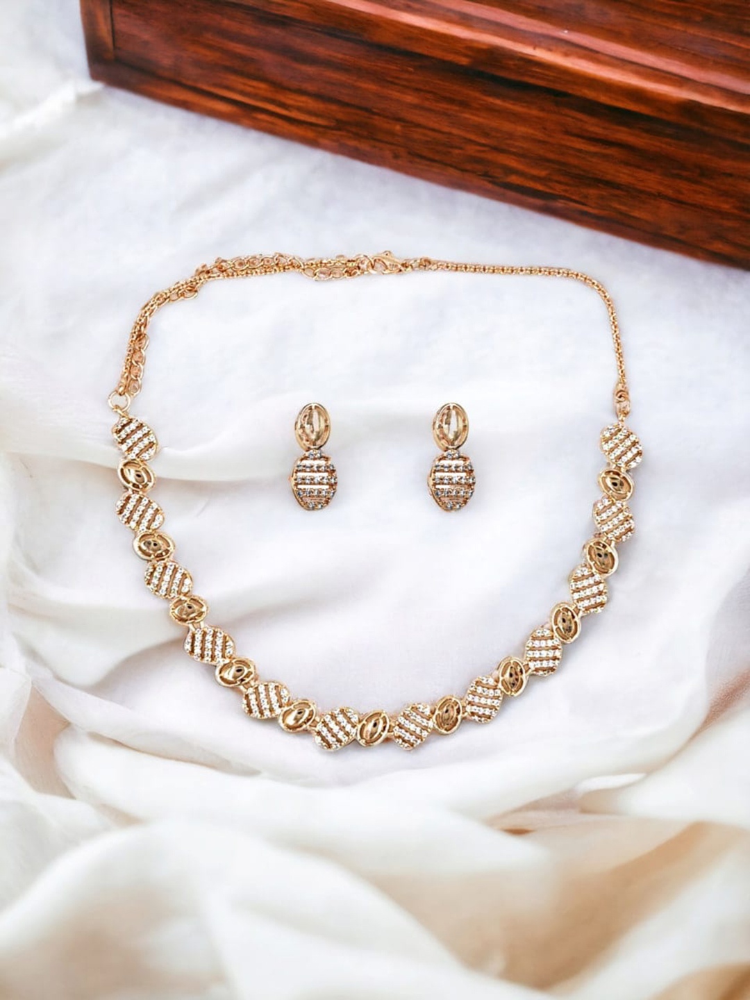 

DressBerry Rose-Gold Plated Cubic Zirconia Studded Jewellery Set