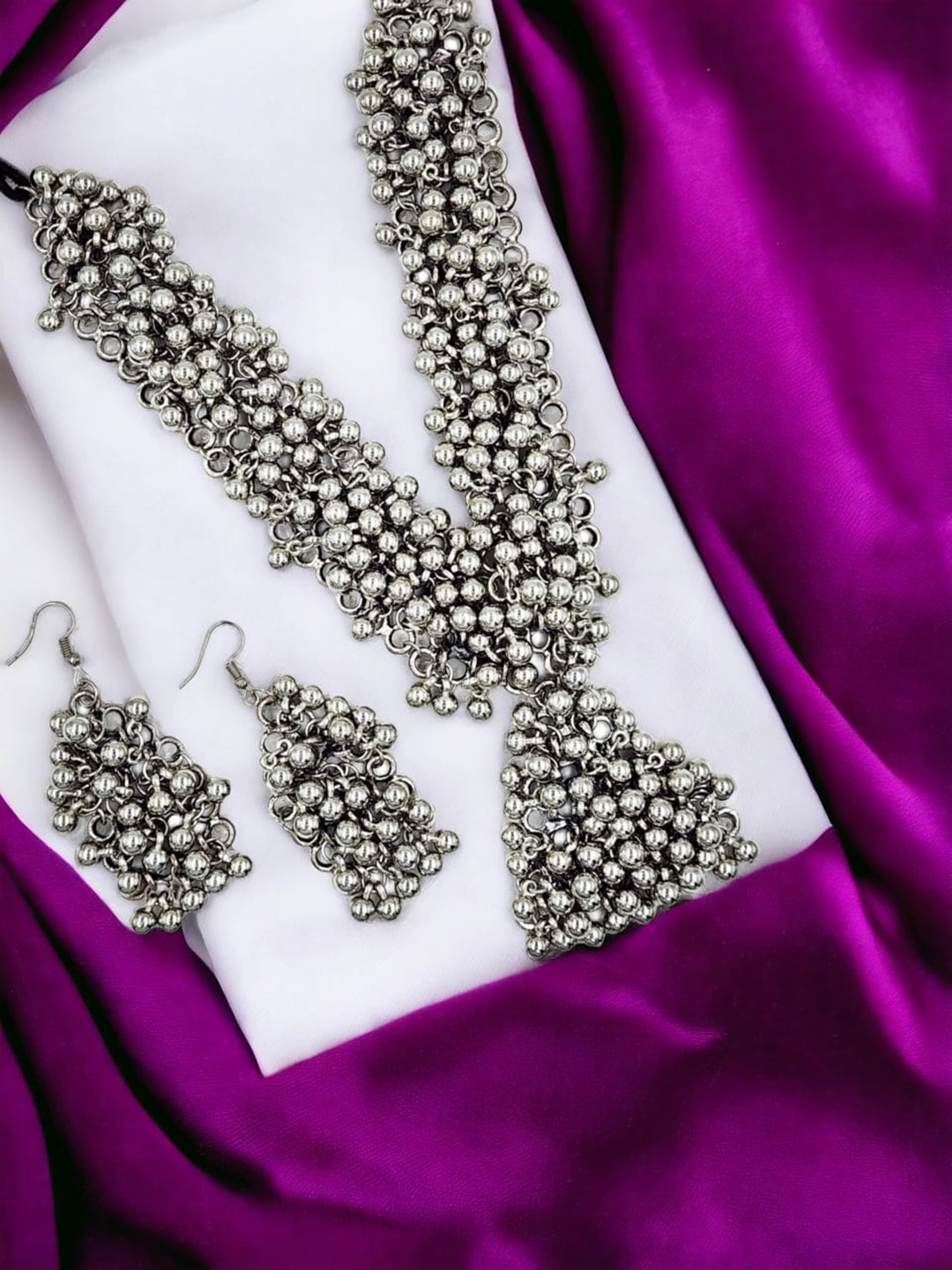 

Sangria Silver-Plated Kundan Studded Jewellery Set