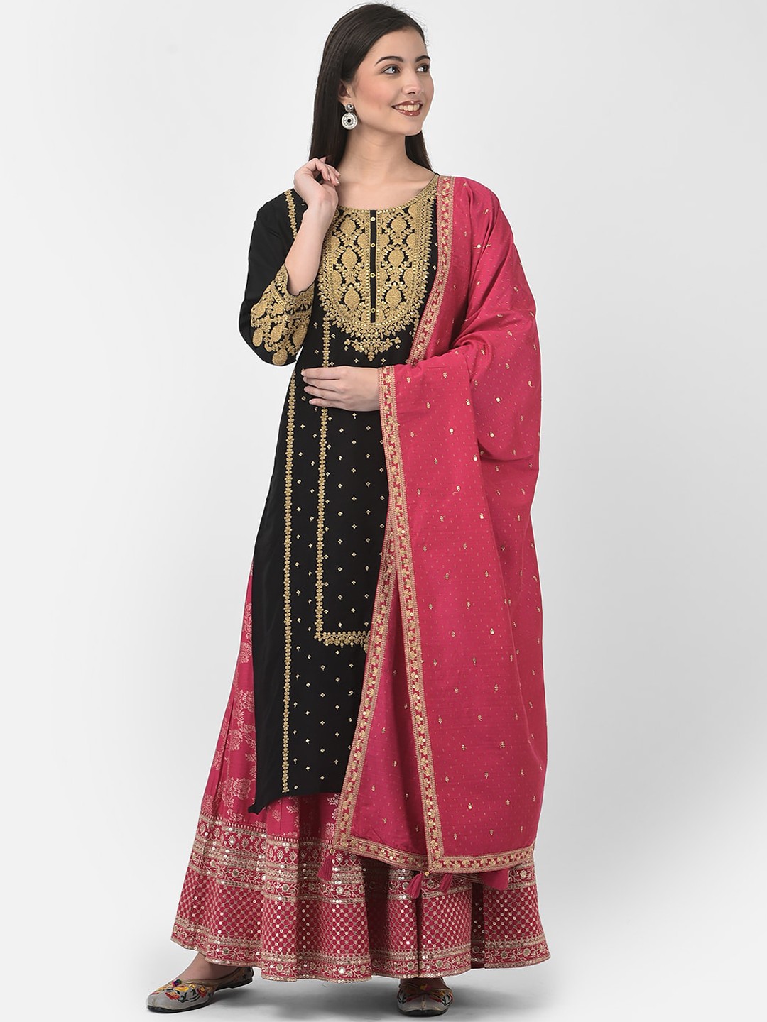 

Span Ethnic Motifs Embroidered Sequinned Silk Straight Kurta, Black