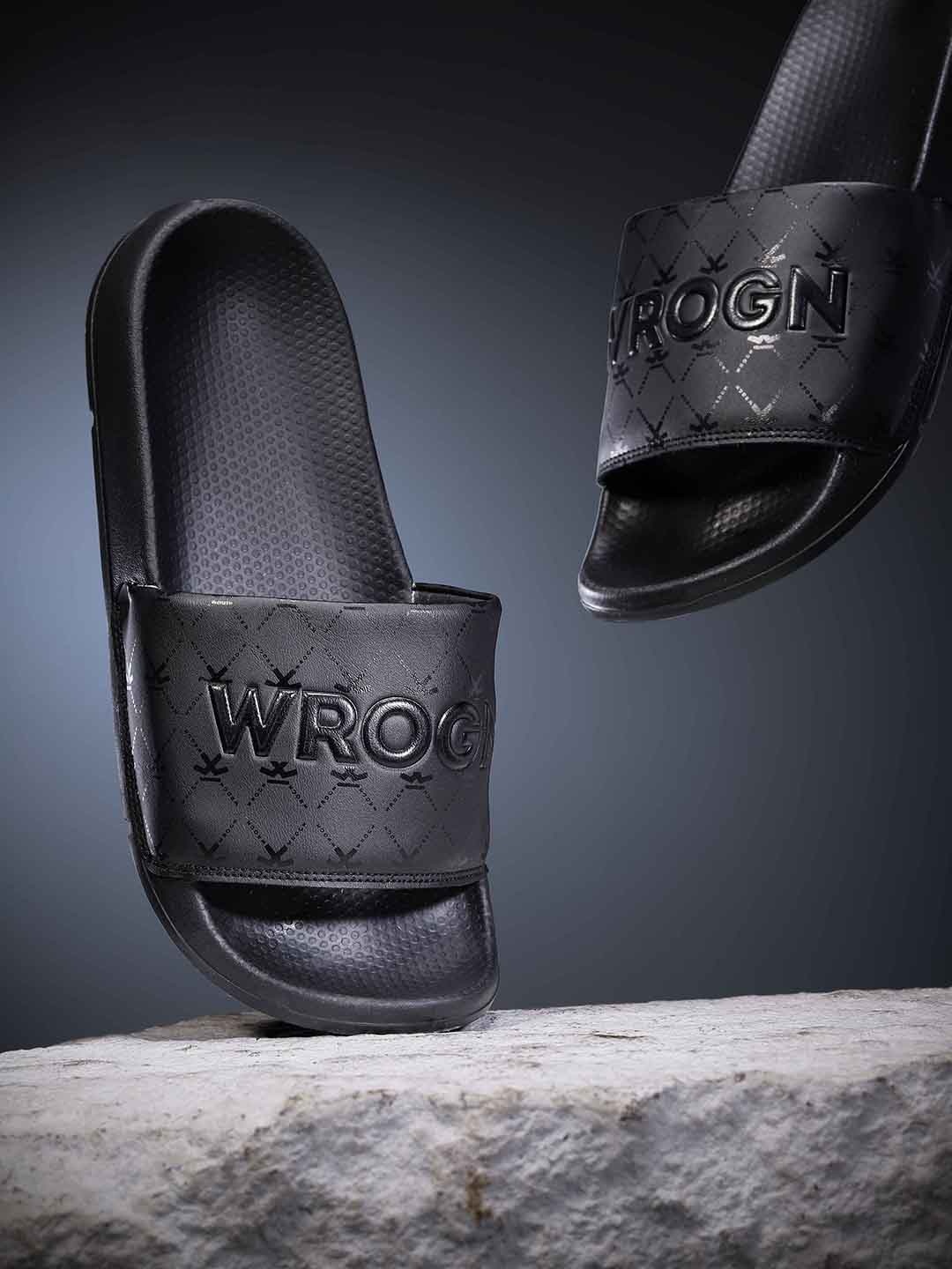 

WROGN Men Brand Logo Textured Sliders, Black