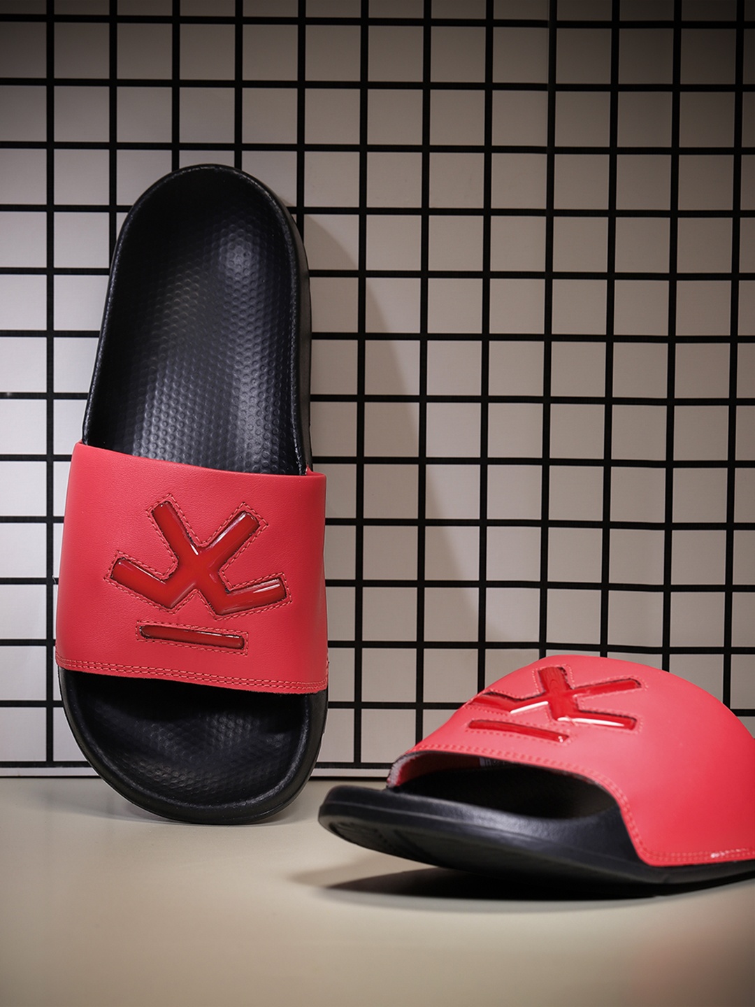 

WROGN Men Brand Logo Textured Sliders, Red