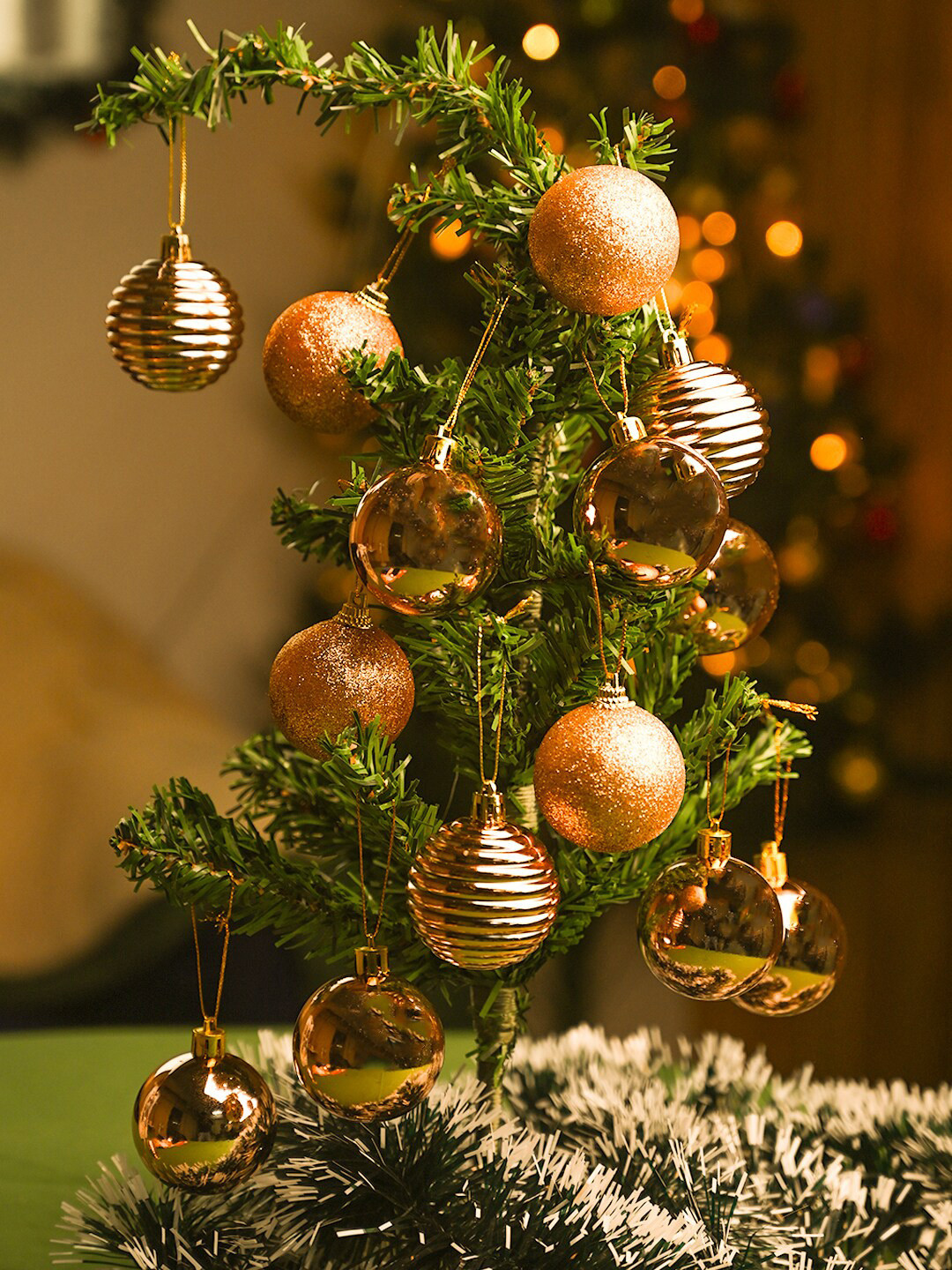 

MARKET99 Gold Toned 20 Pieces Hanging Ball Tree Ornaments Christmas Decor