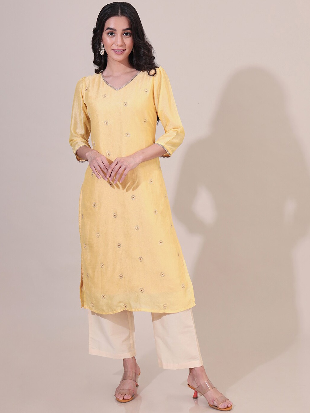 

Saaki Ethnic Motifs Embroidered V-Neck Kurta Set, Yellow